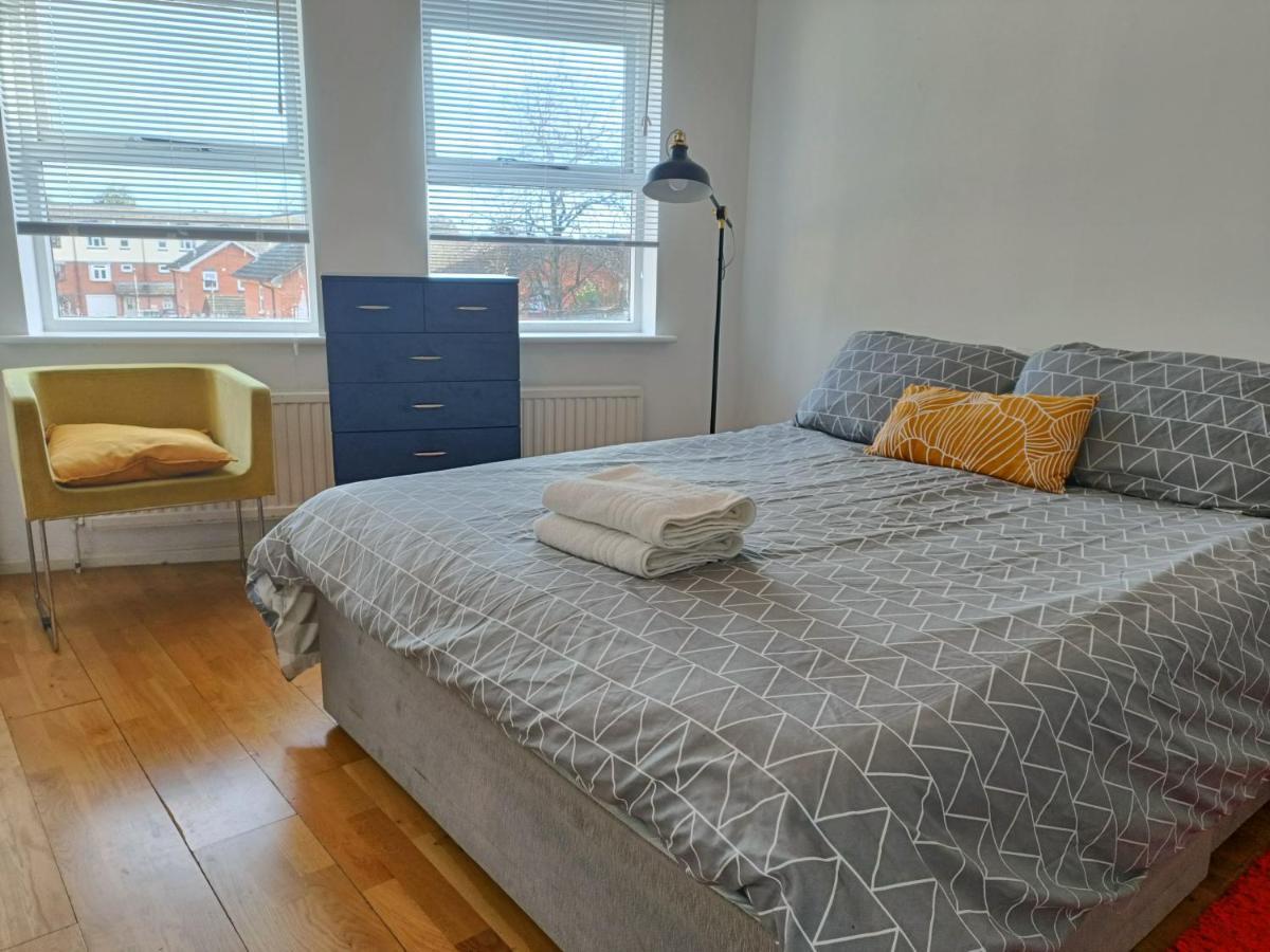 2 Bed Functional House Close To Manor Park Train Station Londra Esterno foto